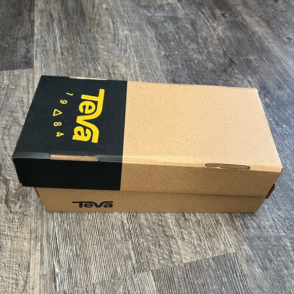 Teva Original - NEW size 9 - Picture 4 of 4